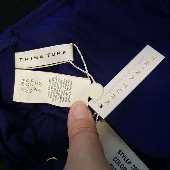 💕TRINA TURK Bijou Solids V-Plunge Plus One Piece Swimsuit Ultra Marine Blue 20W - Picture 14 of 15